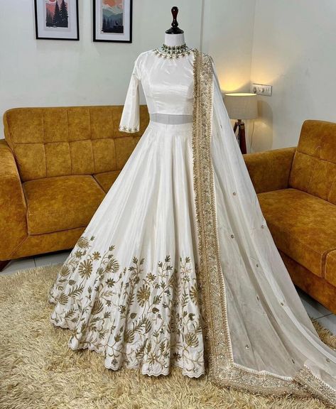 Wedding Function Dresses Indian, White Lehenga Choli, Blouse Lehenga, Lehenga Choli Designs, Bridesmaid Lehenga, White Lehenga, Designer Embroidery, Sabyasachi Lehenga, Lehenga Choli Wedding