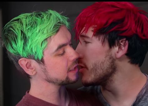 OMFG YAS QUEEN I NEEDED THIS EXCITEMENT IN MY LIFE OMG FANGIRL MOMENT #septiplier Septiplier Fanart, Epic Time, Comfort Youtubers, Bad Drawings, Oc Drawing, Desert Area, Slippery Floor, Gorillaz Art, Jack And Mark