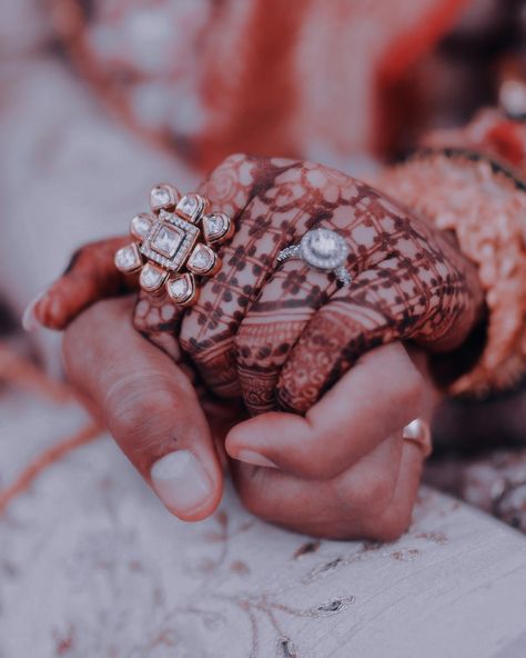 Photo Possess, Mehandi Function, Bride Fashion Photography, Indian Wedding Rings, Bride Groom Photoshoot, Royal Photography, Indian Wedding Poses, Epic Love, Groom Photoshoot