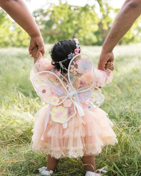 Happy Fairy first birthday to this little cutie 🥰🧚‍♂️🧚‍♂️ Thanks for the tag @lunamiaa___ Check out her business for the most amazing fairy party @thesnacklabllc #fairy #fairywings #fairyfirstbirthday #fairyparty Fairy First Birthday Mom Outfit, Fairy Birthday Outfit Ideas, My Fairy First Birthday Photoshoot, First Fairy Birthday Party, Cottage Core First Birthday, Fairy First Birthday Photo Shoot, Fairy Birthday Outfit, My Fairy First Birthday, Fairy First Birthday Party