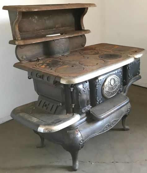 Magic Standard with water reservoir - Good Time Stove Company Wood Cook Stoves, Wood Stove Cooking, Antique Stove, Vintage Stoves, Wood Burning Stoves, Water Reservoir, Selling Antiques, Antique Wood, Wood Burning Stove