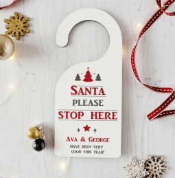 Christmas Product Ideas and Trends 2018 - Attention Getting Marketing Dinosaur Christmas Decorations, Box Noel, Santa Stop Here Sign, Flat Christmas Tree, Cricut Christmas Ideas, Christmas Craft Fair, Alternative Christmas, Personalised Christmas Decorations, Christmas Door Hanger