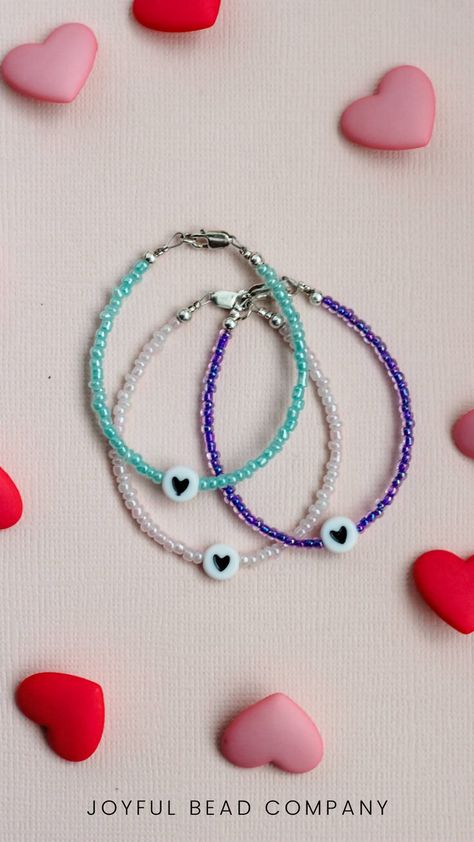 little girls bracelets Valentines Bracelets Diy, Valentines Day Bracelet, Heart Bracelets, Valentines Bracelets, Bracelet Packaging, Baby Bracelet, Bracelet Ideas, Matching Bracelets, Summer Jewelry