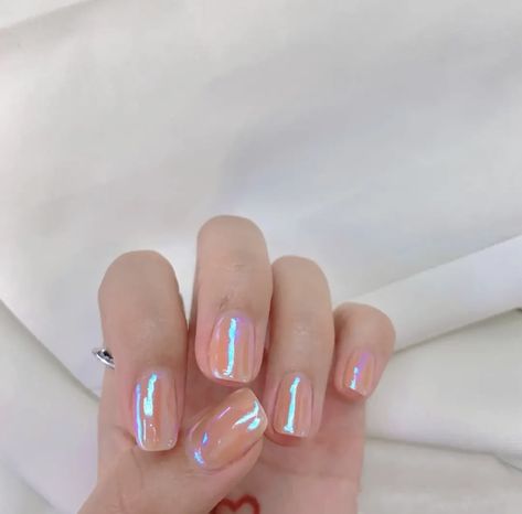 Neutral Pearlescent Nails, Hollagram Nails, Clear Holographic Nails, Pink Iredesant Nails, Irridecent Design Nails Short, Opalescent Nails, Pedicure Rosa, Aurora Nails, Pretty Gel Nails