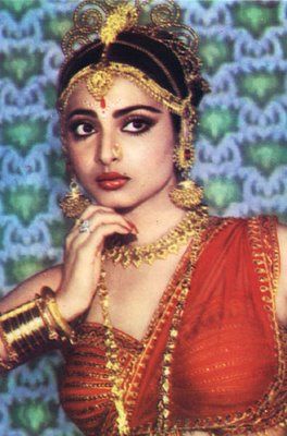 Rekha - my favorite hindi film star. Bollywood Vintage, Rekha Actress, Siya Ke Ram, Bengali Wedding, Indian Woman, Vintage Bollywood, Radha Rani, Traditional Indian, India Beauty