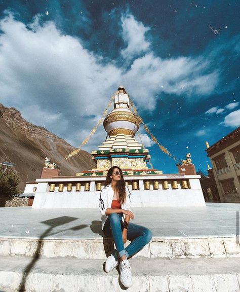 Tabu Monastery Outfits For Leh Trip, Monestry Photography, Spiti Valley Photography Poses, Leh Photo Ideas, Leh Ladakh Outfits Women, Spiti Valley Outfit Women, Sikkim Photography Pose, Ladakh Outfit Ideas Women, Leh Ladakh Photography Poses