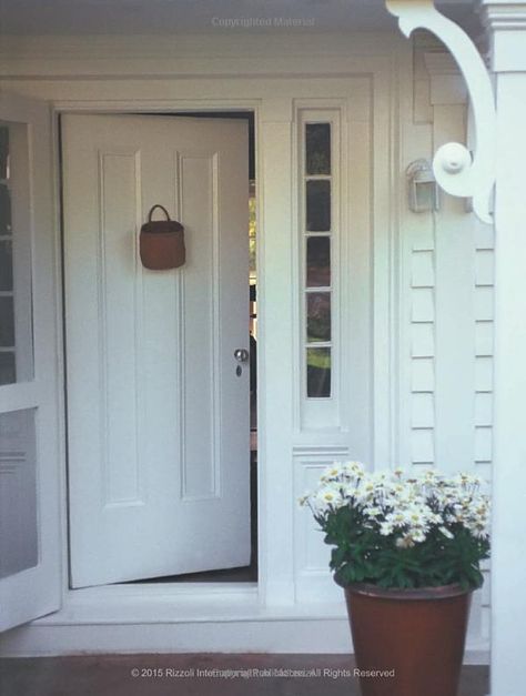 Tricia Foley Life/Style: Elegant Simplicity at Home: Tricia Foley, Isabella Rossellini: 9780847846412: Books - Amazon.ca Tricia Foley, American Country House, Country House Exterior, Country Living Decor, Bohemian Living Room Decor, Swedish Decor, Isabella Rossellini, Front Entryway, Elegant Country