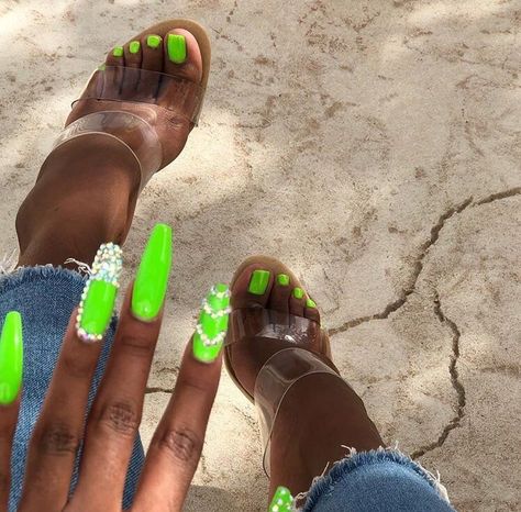 Mani And Pedi Ideas Matching, Matching Nail And Toe Sets, Neon Toe Nails, Mani Pedi Combos, Nails For Sale, Lime Green Nails, Nail Picking, Neon Green Nails, Pedi Ideas