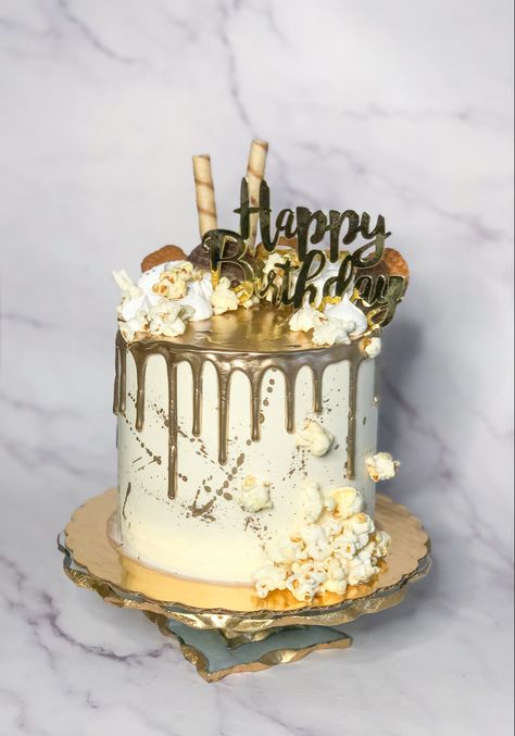 White And Gold Drip Cake, Gold Sweet 16 Cake, Gold Drip Cake, Girly Birthday Cakes, Disco Cake, Sweet Sixteen Cakes, 9th Birthday Cake, Girly Birthday, Cake Video