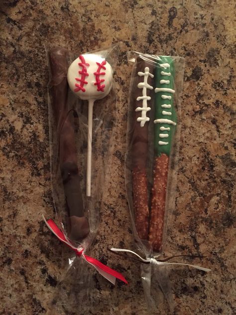 Baseball and football chocolate covered pretzels Sports Chocolate Covered Pretzels, Football Chocolate Covered Pretzels, Football Pretzel Rods, Football Theme Desserts, Football Snacks For Kids, Football Pretzels, Baby Boy Shower Themes, Sports Treats, Sports Food Ideas