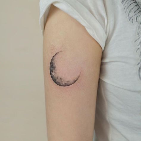 Crescent Moon Tattoo Ideas, Crescent Moon Tattoos, Tattoos Realism, Moon Tattoo Ideas, Pisces Tattoo Designs, Shadow Tattoo, Cute Simple Tattoos, Brother Tattoos, Moon Tattoos