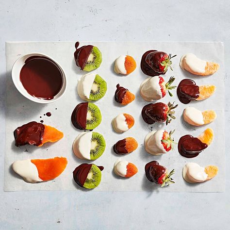 Dipped Fruit, Fresh Fruit Cake, Dried Peaches, Fruit Recipe, Chocolate Dipped Fruit, Chocolate Pops, Fruit Cakes, Points Recipes, Ww Desserts