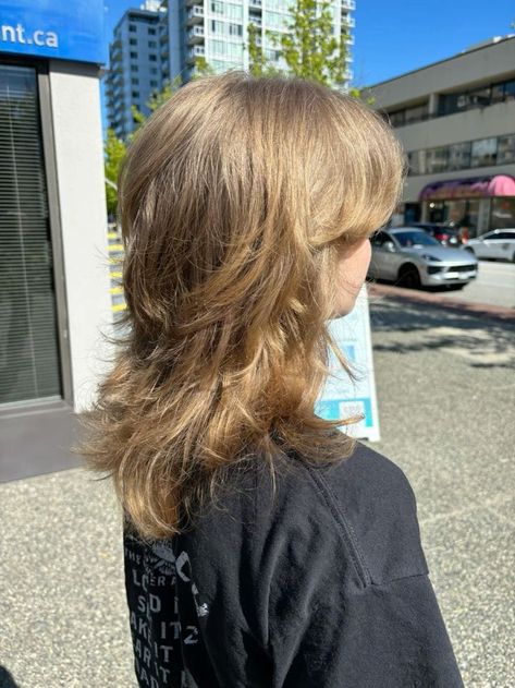 Half Shag Haircut, Thick Bangs With Layers, Grown Out Wolfcut Hairstyle, No Style Wolfcut, Long Layered Hair Grunge, Wolfcut Hair Dye Ideas, Grunge Shoulder Length Hair, Layered Hair Alternative, Shaggy Haircuts For Straight Hair