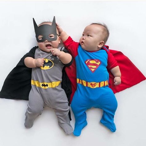 Momo Twins, Superman Baby, Twin Halloween, Baby Kostüm, Preemie Babies, Twin Outfits, Batman Vs Superman, Baby List