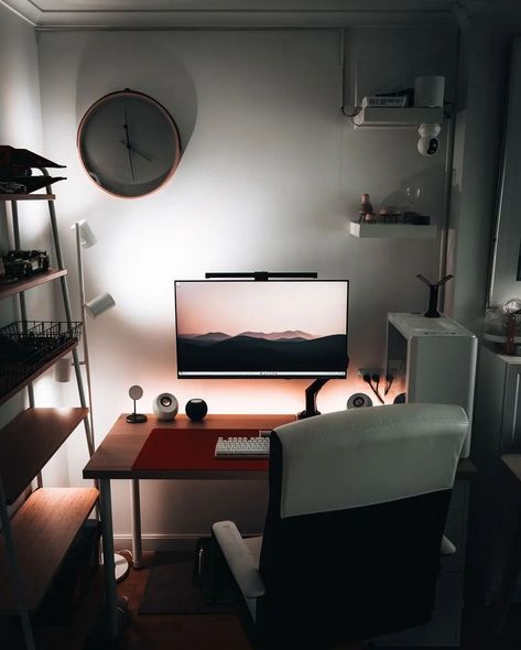 Happy Setup 👨‍💻 📸 @nat.wrwg If you like setup related content follow Us... #mousepad #deskmat #deskgoals #deskdecor #desksituation #officeinspo #officeinspiration #setupinspiration #minimalsetups #workspace #workspacegoals #workspaceinspo #desksetup #desksituation #deskaccessories #deskinspo #workstation #deskinspirationation #homeoffice #whatsonmydesk #designyourworkspace #designyourworkspace #desktour #gamingsetup #workstations #gaming #tech #codingsetup #explore #explorepage Desk Setup Ideas, Free Desk, Desk Setups, Desk Goals, Desk Inspo, Jesus Christ Artwork, Simple Desk, Office Inspo, Setup Ideas