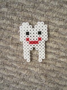 Easy craft idea for Valentine's Day, or even a thank you gift after a cleaning. Could turn it into a magnet, keychain, etc! Perler Beads Ideas, Melty Bead Patterns, Pearl Beads Pattern, Hama Beads Design, Hama Beads Patterns, Diy Perler Beads, Melting Beads, Iron Beads, Beaded Cross Stitch