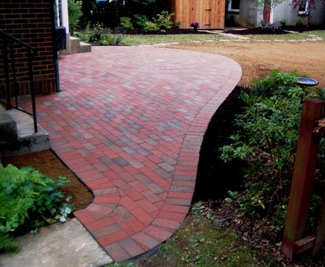 Small Brick Patio, Curved Patio, Diy Patio Pavers, Brick Paver Patio, Patio Pictures, Paver Designs, Brick Patio, Patio Pavers Design, Backyard House