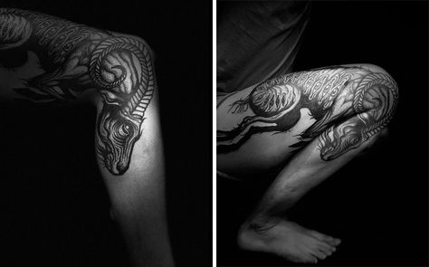 35 Genius Tattoos That Reveal Their True Form When The Body Moves, By Veks Van Hillik Tattoo Expanding Tattoo, Bending Tattoos, Moving Tattoos, Laughs Quotes, Moving On Tattoos, Indie Dress, Palm Tattoos, Indie Dresses, Laughing Quotes