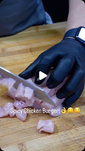 Spicy Chicken Burger, Burger Instagram, How To Make Burgers, Baked Peach, Instagram Recipes, Chicken Burger, March 30, Spicy Chicken, Chicken Burgers