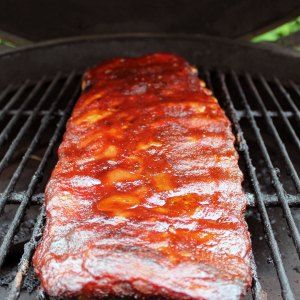 Memphis Spare Ribs Smoked on the Big Green Egg (No Wrap) - Man Who Eats Big Green Egg Ribs, Green Egg Ribs, Barbecued Ribs, Hey Grill Hey, Traeger Grill Recipes, Glazed Ribs, Big Green Egg Recipes, Green Egg Recipes, How To Cook Ribs