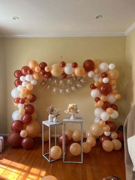 Birthday decor inspo. Diy baloon garland. birthday aesthetic. beige birthday decor. earthy birthday color scheme. birthday ideas. boho birthday ideas. Fall Aesthetic Birthday Party, Boho Birthday Ideas, Earthy Birthday, Fall Birthday Decorations, Baloon Garland, Beige Birthday, 19 Birthday, Autumn Birthday, Garland Birthday