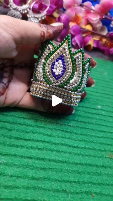 Mukut Design Handmade, Mukut Design, Diy Jewelry Holder Frame, Bridal Design, Beadwork Tutorial, Video Making, Diy Jewelry Holder, Fancy Blouse, Radha Rani