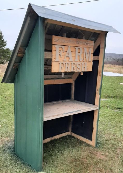 Homemade Farm Stand, Diy Flower Stand Outdoor, Simple Farm Stand, Diy Farm Stand How To Build, Produce Stand Roadside, Pallet Farm Stand, Farm Stands Roadside, Roadside Egg Stand, Egg Stand Roadside