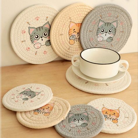 Table Pad Insulation Placemat Cup Bowl Mat Home Decoration Cat Pattern Coast ZT Description: The perfect coaster, the wooden table coaster is hand-woven with 100% organic cotton rope, soft fabric design, adds fashion and elegance to the coaster, suitable for simple, retro or boho style, adds artistic flair to your refined life . Lovely packaging, the perfect gift, we offer beautiful gift boxes with greeting cards where you can write what you want to say to your friends, family, wife, girlfriend, co-workers of bridesmaids and yourself. Perfect for birthdays, valentines, parties, weddings, housewarmings and any holiday etc. Perfect for home decor, drink coasters made of cotton material are strong and durable, can prevent water rings, stains and scratches on wooden surfaces, prevent your drin Cat Light, Cat Coasters, Söt Katt, Cute Cat Breeds, Table Coasters, Cup Mat, Cup Coaster, Table Pads, Table Accessories