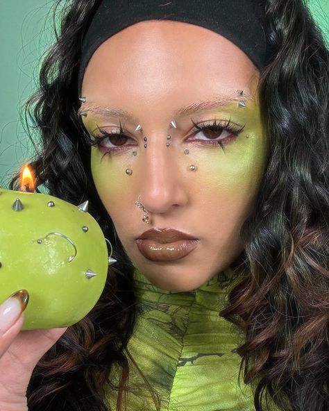 🍏 Studded apple cheeks 🍏 tysm @charli_xcx for the inspo 😌😌😌😌😌 Apple Makeup Look, Brat Makeup Charli, Brat Makeup, Apple Cheeks, Eyes Lips Face, Charli Xcx, Day Makeup, Eyes Lips, Colorful Makeup