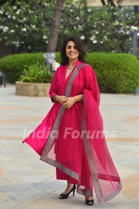 Neetu Kapoor spotted for the promotions of Jug Jugg Jeeyo in a rani pink salwar suit Paint Suit Design For Women, Pink Salwar Suit, Pink Suits Women, Style Outfits Summer, Neetu Kapoor, Summer Vibes Aesthetic, Summer/fall Outfits, Anil Kapoor, Stylish Suit