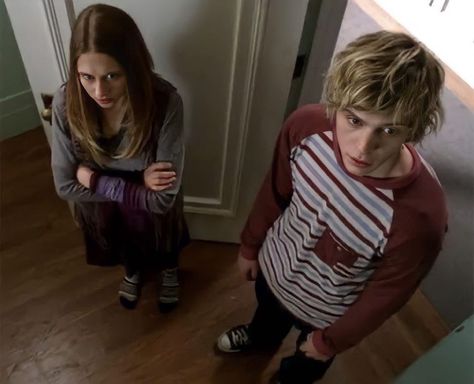 Phone Mirror Selfie, American Horror Story Season 1, Ahs Cast, Tate And Violet, Grunge Shoes, American Horror Story 3, Taissa Farmiga, American Horror Story Seasons, Tate Langdon