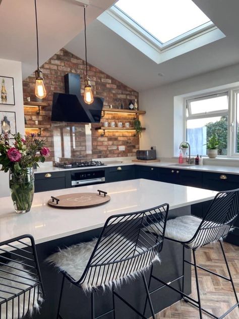 Kitchen Lounge Diner Open Plan, Large Kitchen Diner Open Plan, Small Open Plan Kitchen Dining Living Layout, Open Plan Flat, Bardominum Ideas, Small Kitchen Living Room Open Concept, Home Interior Layout, Small Kitchen Extension Ideas, Open Kitchen Plan