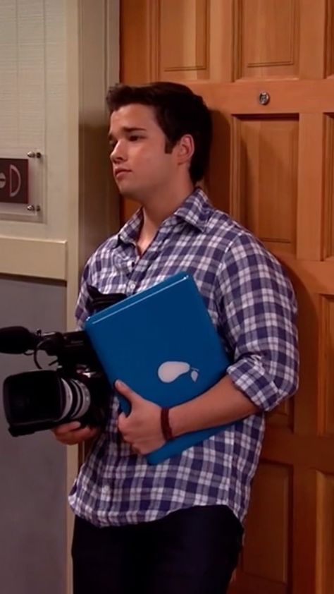 Nickolodian Shows, Freddie Benson Aesthetic, Freddie From Icarly, Freddie Benson Icarly, Sam From Icarly, Freddie Icarly, Hear Me Out Characters, Freddy From Icarly, I Carly