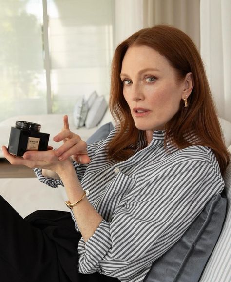 Julianne Moore Aesthetic, Middle Aged Actresses, Dc Kibbe, Julianna Moore, Juliana Moore, Satc Outfits, Dramatic Classic, Job Security, Middle Aged Women