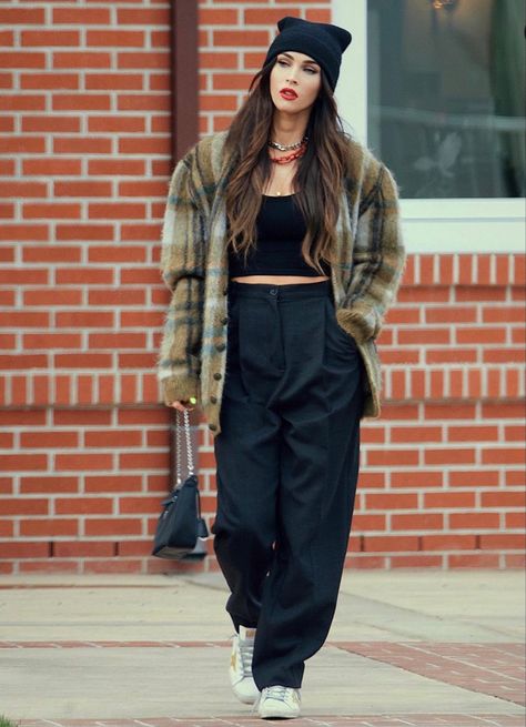 Parachute Pants With Jacket, Megan Fox, Fall Winter Outfits, Parachute Pants, Fur Coat, Mom Jeans, Winter Outfits, Normcore, Fox