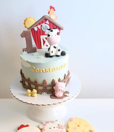 Farm Animal Cake, Farm Animal Cakes, Farm Cake, Animal Cakes, Animal Cake, Small Farm, Farm Animal, Custom Cakes, Cake Designs