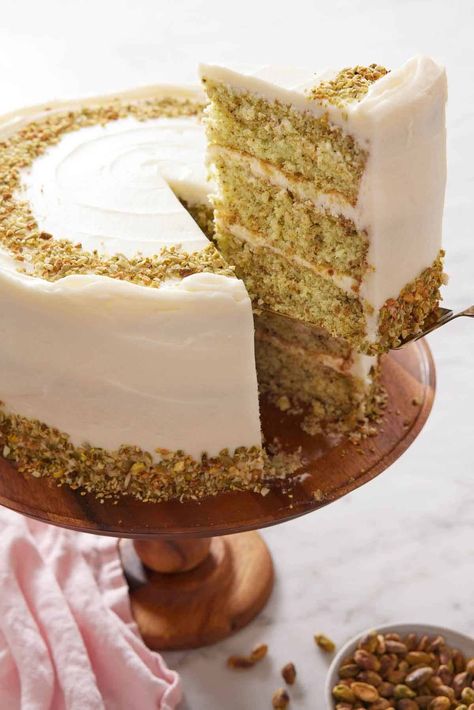 Pistachio Cake Recipe, Custard Cake Recipes, Celebration Desserts, Pistachio Butter, Leches Cake, Pistachio Cake, Cream Cheese Frosting Recipe, Buttercream Frosting Recipe, Almond Extract