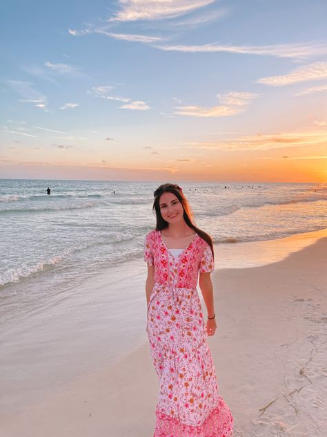 Modest Beach Wear, Aesthetic Modest Outfits, Modest Beach Outfit, Beach Dress Outfit, Modest Girl, Beach Pic, Winter Beach, Beach Vacation Outfits, Outfits Modest