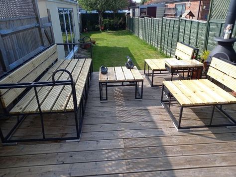 Broken Rattan Furniture, Upcycle Rattan Furniture, Garden Furniture Makeover, Rattan Garden Furniture Upcycle, Upcycling Garden Furniture, Rattan Couch Makeover, Upcycle Patio Furniture, Upcycled Patio Furniture, Garden Rattan Furniture