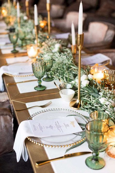 Sage Green White And Gold Table Setting, Champagne And Green Table Setting, Cream And Green Table Setting, White And Sage Wedding Table Setting, Green Gold And White Dinner Party, Wedding Diner Decor, White Green Gold Wedding Table Decor, White And Green Tablescape, Olive Green White Gold Wedding