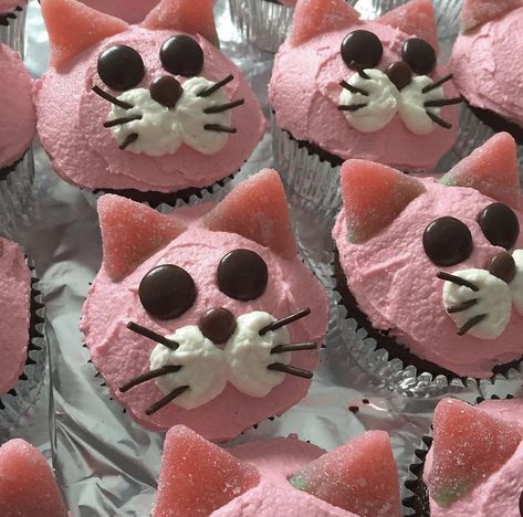 Cat Ear Cupcakes, Diy Cat Cupcakes, Cat Cupcakes Ideas Easy, Kitty Cupcakes For Kids, Easy Cat Cupcakes, Pink Cat Cake, Cat Cupcakes Ideas, Cat Cupcake Cake, Kitten Cupcakes