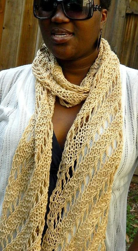 Knitted Cowl Scarves, Knitting Scarves, Knitting Patterns Free Scarf, Knit Accessories, Crochet Edgings, Scarf Knit, Knitting Crafts, Knitted Scarves, Scarf Patterns