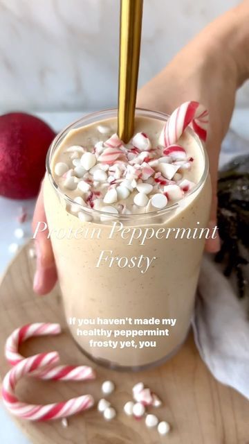 Peppermint Smoothie, Jar Of Lemons, Crushed Candy Cane, Frosty Recipe, Protein Treats, Post Workout Snacks, Protein Powder Recipes, Frozen Treat, Vegan Smoothies