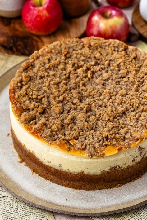 Crumble Apple Cake, Easy Apple Pie Cheesecake Recipe, Apple No Bake Cheesecake, Cinnamon Apple Cheesecake, Apple Cinnamon Crumble, Cinnamon Crumble Topping, Spiced Cheesecake, Apple Crumble Cheesecake, Apple Crumble Topping