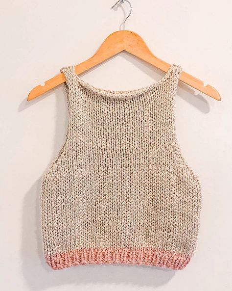 Free Knit-Along (Pattern) Every Day Tank Knitted Tank Top Pattern Free, Knit Tank Top Pattern, Summer Knitting Patterns, Knit Top Patterns, Summer Knit Tops, Crop Top Pattern, Knit Vest Pattern, Knitted Tops, Summer Knitting