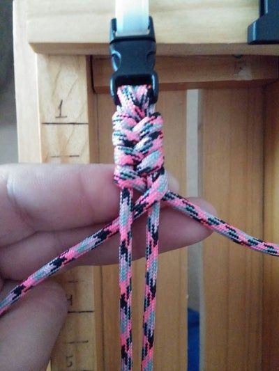 Fishtail Paracord Tutorial, Friendship Bracelet Dog Collar, Paracord Patterns Tutorials, Paracord Bracelet Diy Step By Step, Paracord Knots Step By Step, Paracord Tutorial Step By Step, Paracord Projects Tutorials, Bracelets Homemade, Yarn Friendship Bracelets