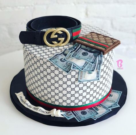 Gucci Cake by BcakeNY Birthday Cake For Women Simple, Money Birthday Cake, Gucci Cake, Rodjendanske Torte, Chanel Cake, Cake For Boyfriend, Unique Birthday Cakes, Money Cake, Birthday Cake For Him