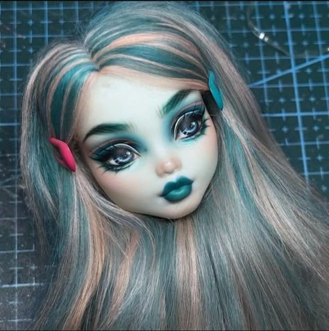 Doll Face Paint, Doll Customization, Coraline Doll, Doll Customs, Repainted Dolls, Monster High Pictures, Dolls Monster High, Custom Monster High, Custom Monster High Dolls