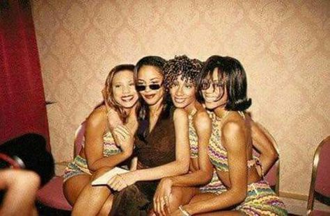 Aaliyah and the Braxtons Slomotion Videos, Braxton Sisters, The Braxtons, Silly String, Motion Photo, Aaliyah Style, Aaliyah Haughton, Tamar Braxton, Short Neck