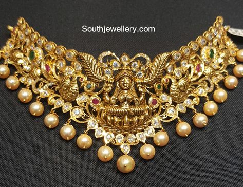 22 Carat gold Lakshmi peacock choker adorned with uncut diamonds, rubies and south sea pearls by Sri Mahalaxmi Jewellers & Pearls. Gold Chocker Necklace, Lakshmi Devi, Gold Bridal Necklace, Antique Necklaces Design, Choker Necklace Designs, Indian Bridal Jewelry Sets, Choker Designs, Gold Jewelry Simple Necklace, Beautiful Gold Necklaces